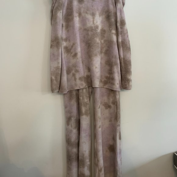 Cold-shoulder pant set pant styling complete the look of casual chic NWT - Picture 2 of 12